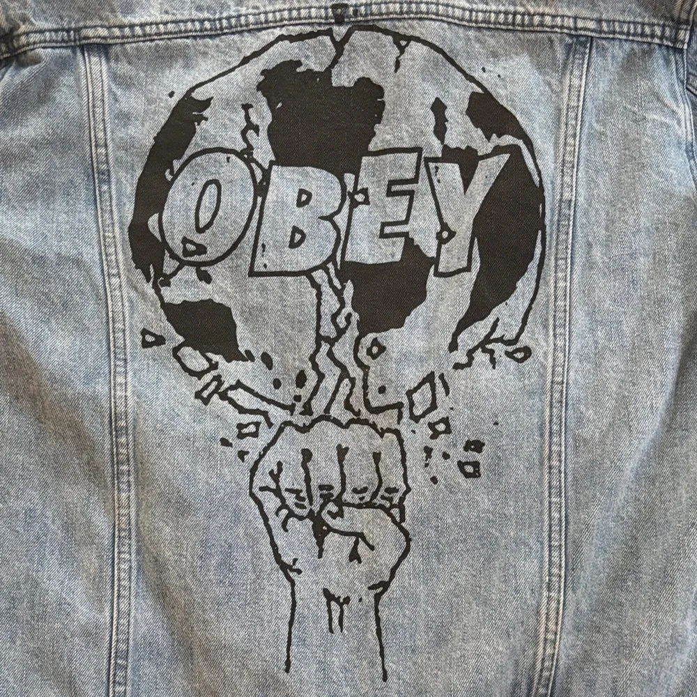 Obey Worldwide Jean Jacket Light Blue Denim Fist Earth Shatter Graphic Black XL - Picture 7 of 16